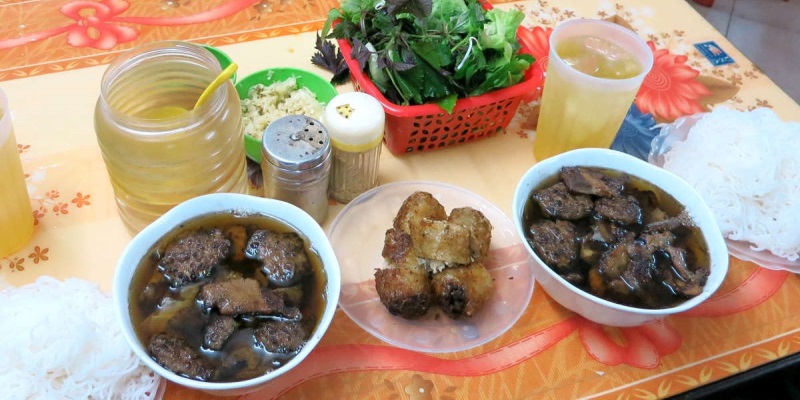 Local Foods to Eat Hanoi, Vietnam